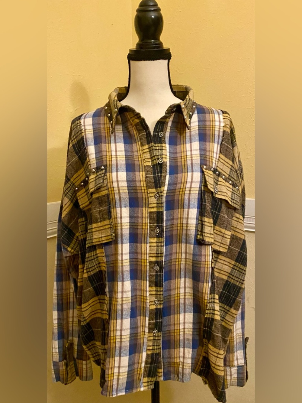 POL Men’s Plaid Button-Up Shirt in Yellow, Blue, White; Men’s medium; EUC.